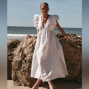 DISSH White linen deep v neck Dress. Size: 8